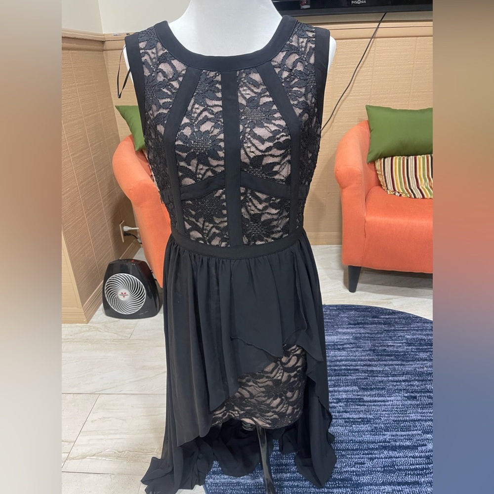 Black elegant dress! Only worn once, great condition!